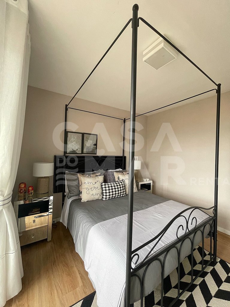 Linda casa com 5 quartos, em condomínio no Recreio