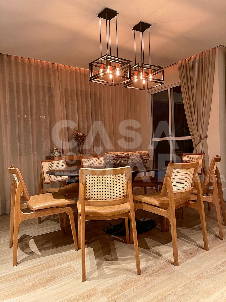 Linda casa com 4 quartos, em condomínio, próxima às praias