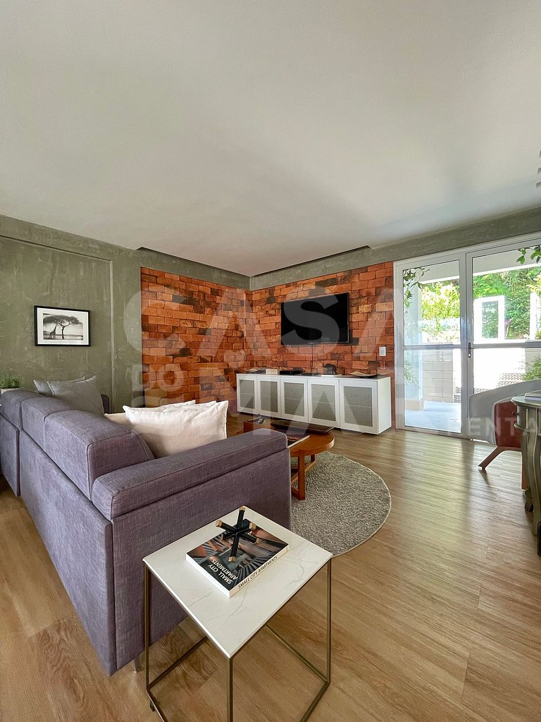 Beautiful house with 4 bedrooms, in a condominium, close to
