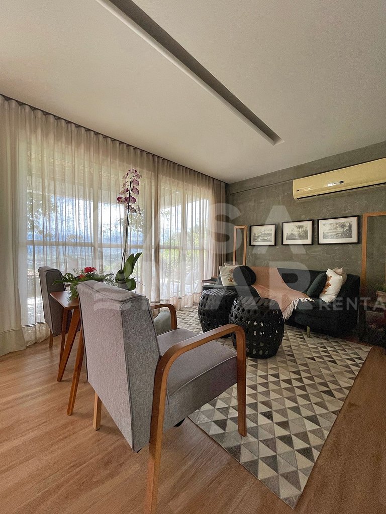 Linda casa com 4 quartos, em condomínio, próxima às praias