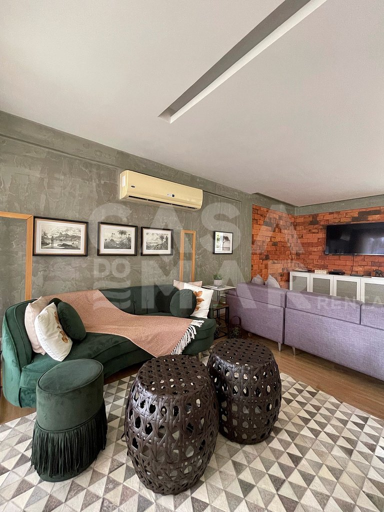 Linda casa com 4 quartos, em condomínio, próxima às praias