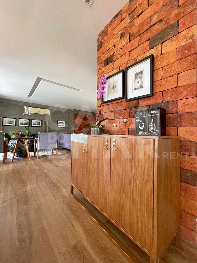 Beautiful house with 4 bedrooms, in a condominium, close to