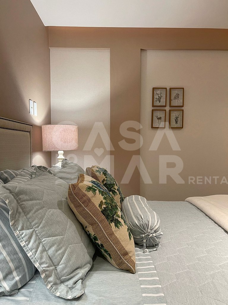 Linda casa com 4 quartos, em condomínio, próxima às praias