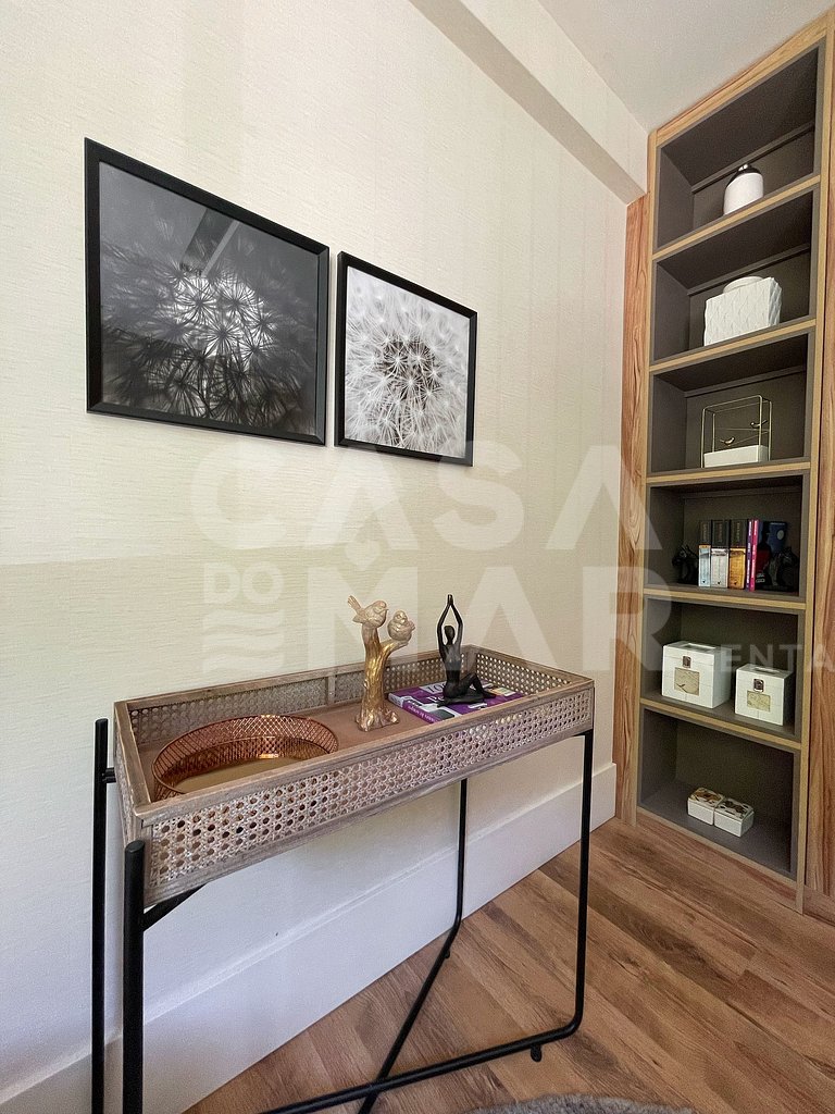 Linda casa com 4 quartos, em condomínio, próxima às praias