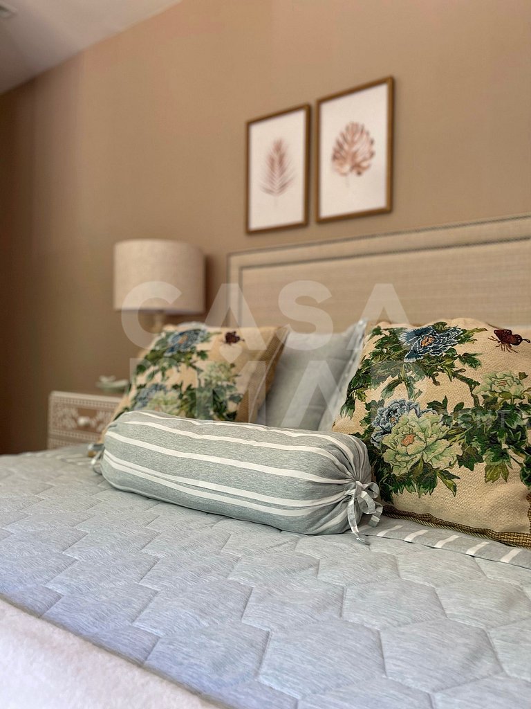 Linda casa com 4 quartos, em condomínio, próxima às praias