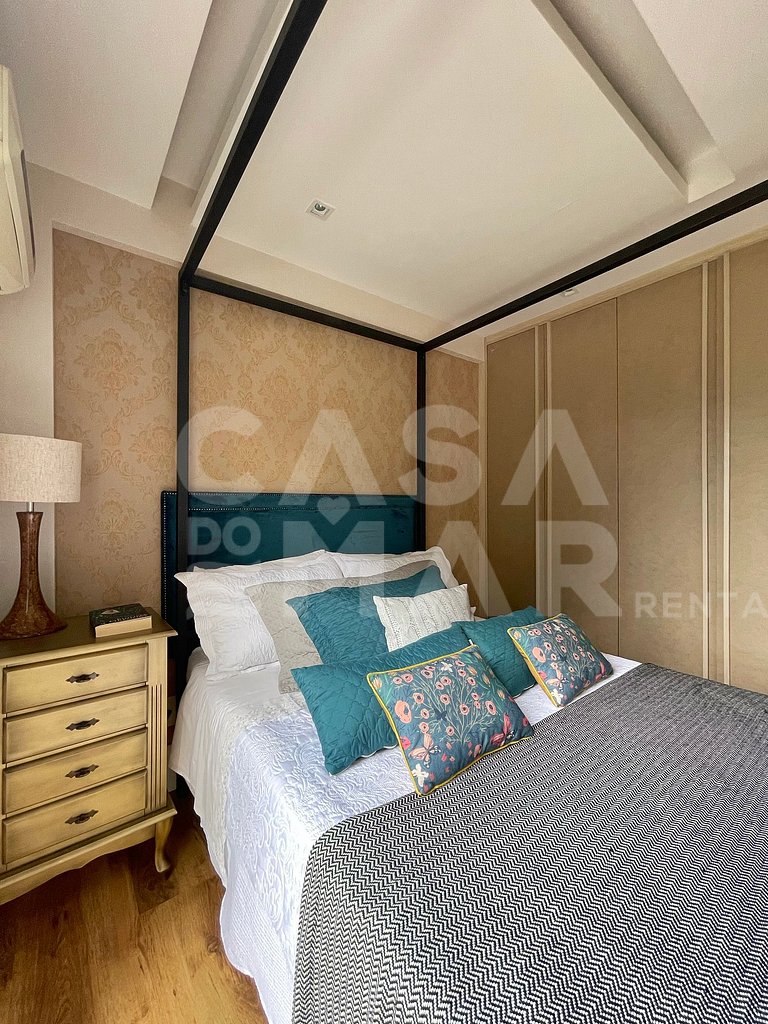 Linda casa com 4 quartos, em condomínio, próxima às praias