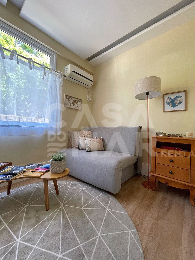 Linda casa com 4 quartos, em condomínio, próxima às praias