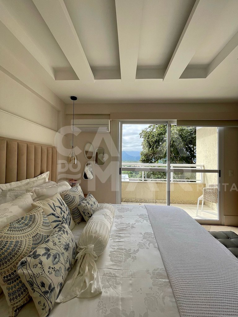 Beautiful house with 4 bedrooms, in a condominium, close to