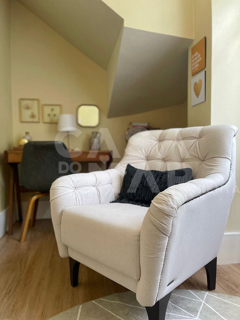Beautiful house with 4 bedrooms, in a condominium, close to
