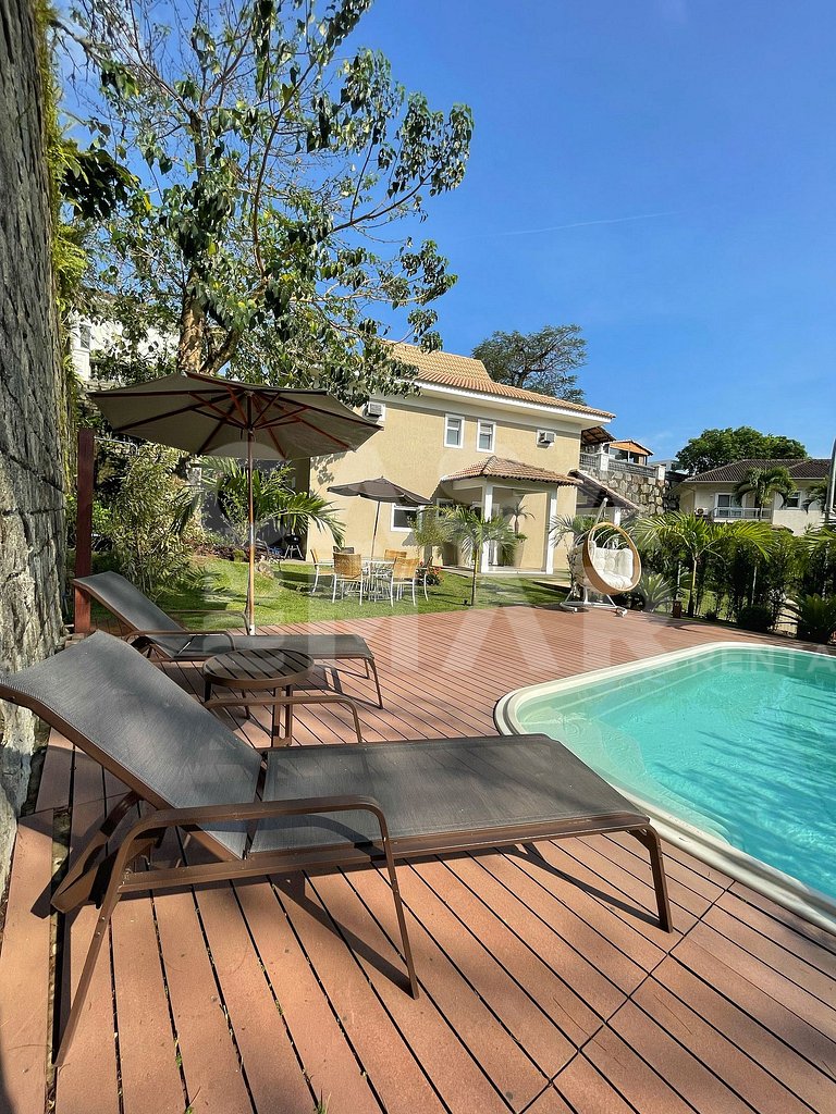 Beautiful house with 4 bedrooms, swimming pool, barbecue, in
