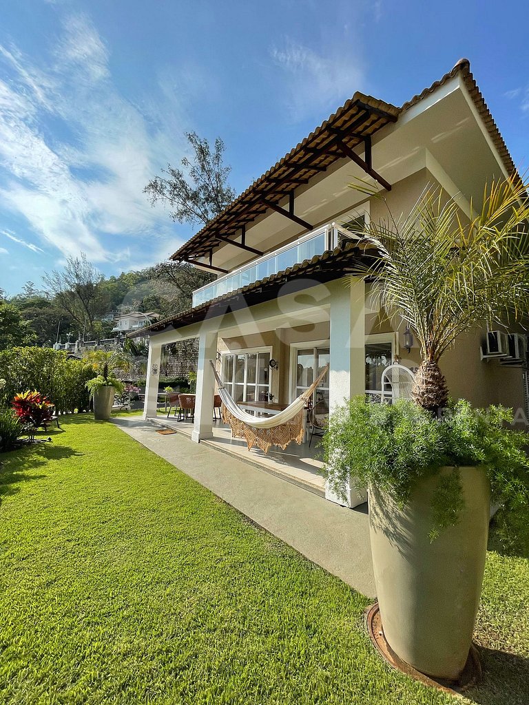 Beautiful house with 4 bedrooms, swimming pool, barbecue, in