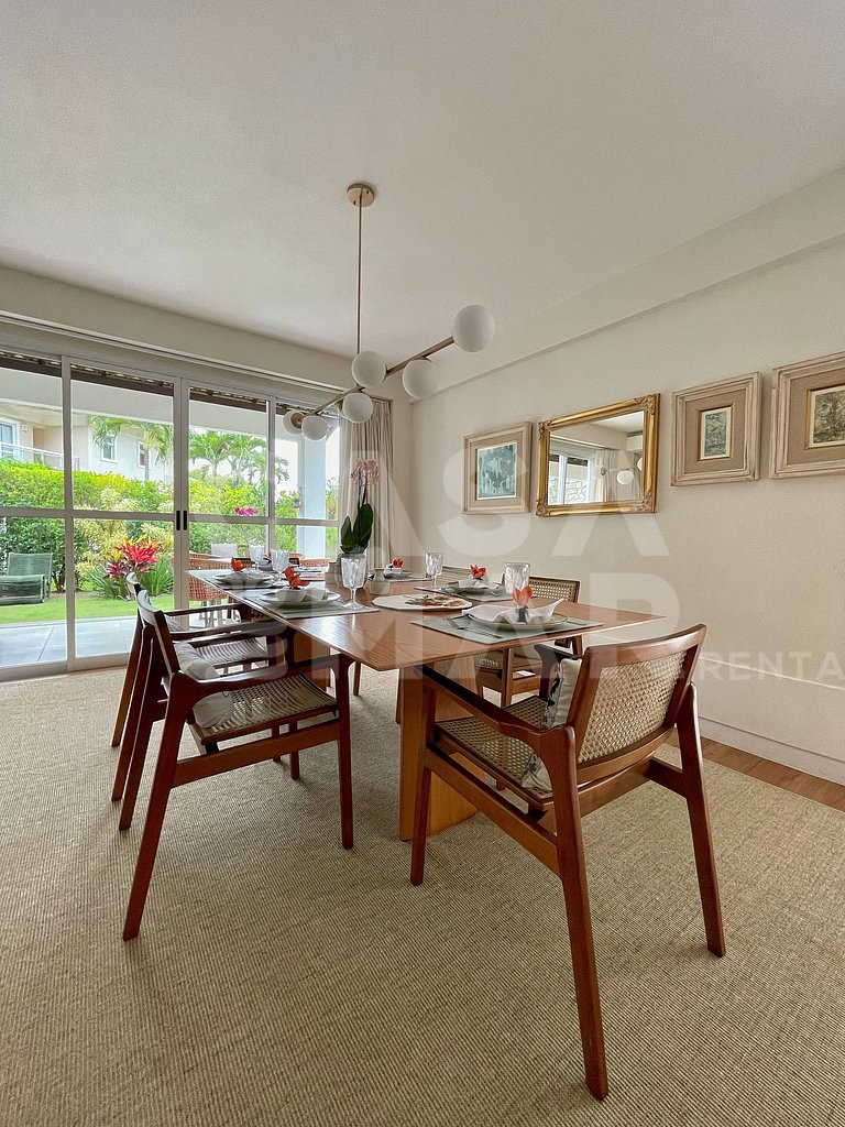Linda casa com 4 quartos, piscina, churrasqueira, em condomí