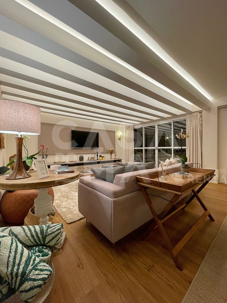 Linda casa com 4 quartos, piscina, churrasqueira, em condomí
