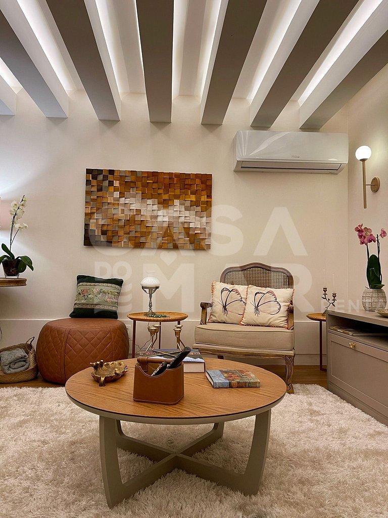 Linda casa com 4 quartos, piscina, churrasqueira, em condomí
