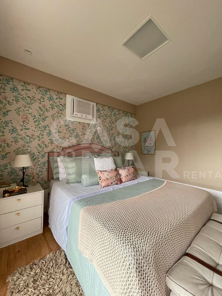 Linda casa com 4 quartos, piscina, churrasqueira, em condomí