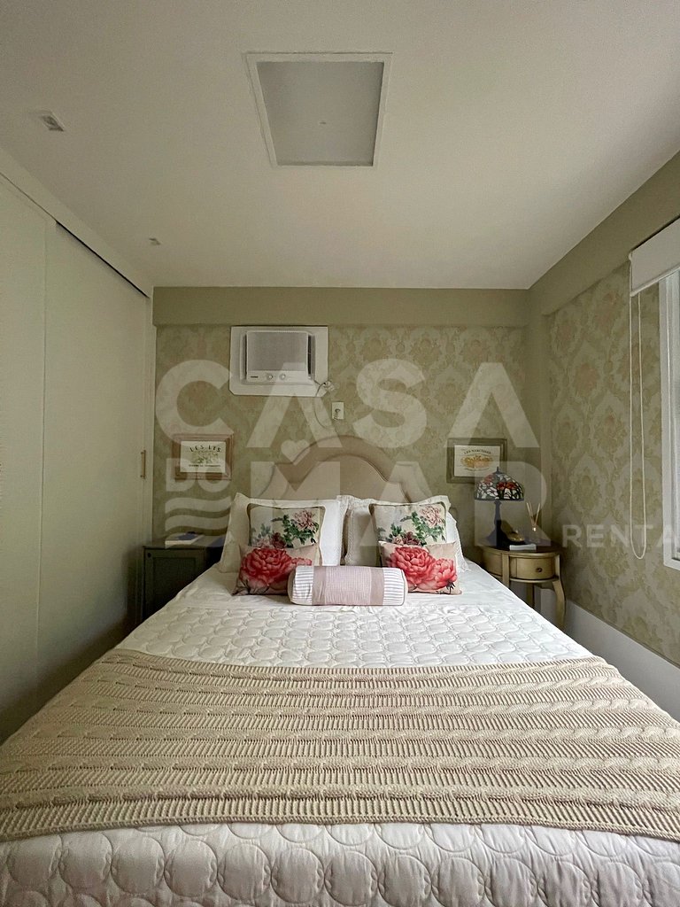 Linda casa com 4 quartos, piscina, churrasqueira, em condomí
