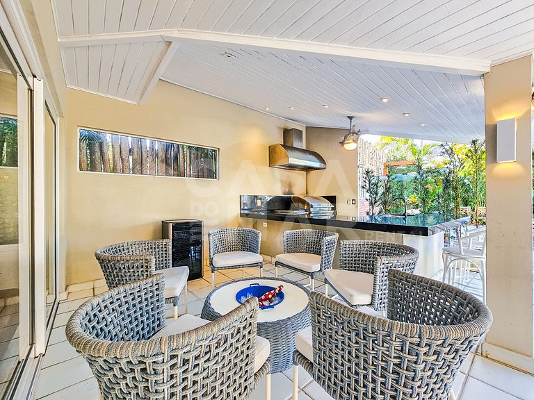 Beautiful house with 5 bedrooms, in a condominium