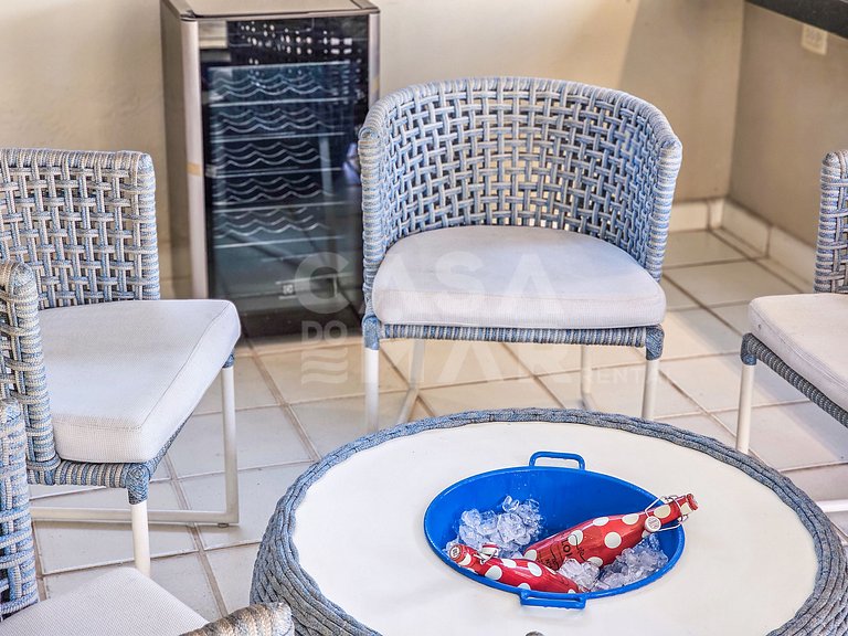 Linda casa com 6 suítes, em condomínio