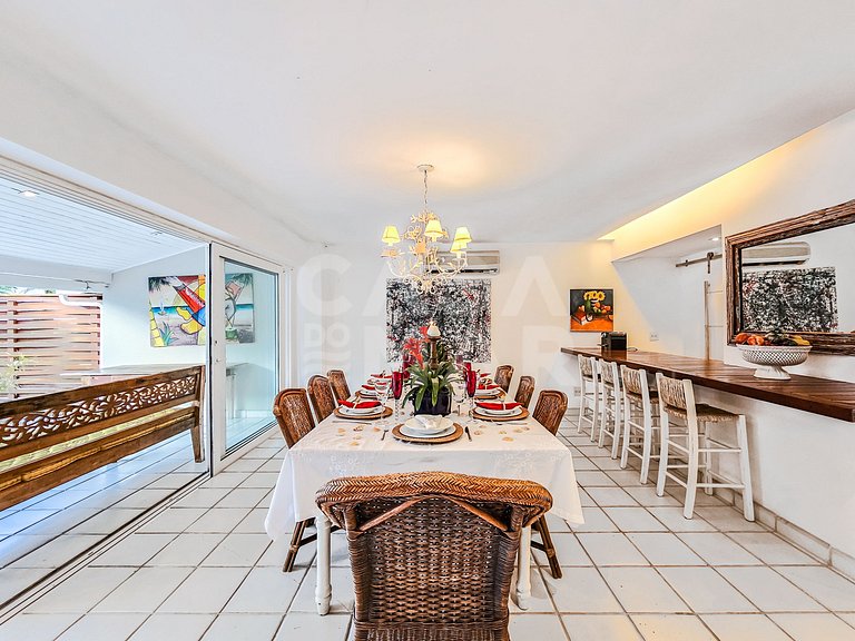 Beautiful house with 5 bedrooms, in a condominium