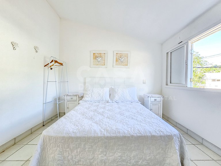 Beautiful house with 5 bedrooms, in a condominium