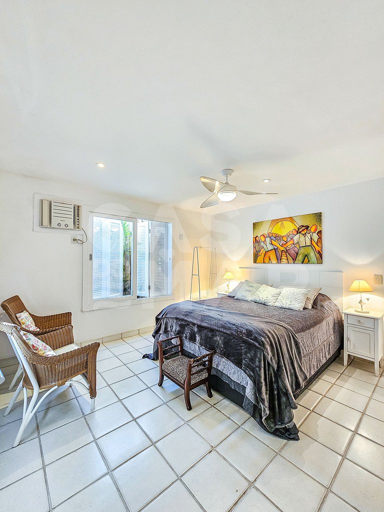 Beautiful house with 5 bedrooms, in a condominium