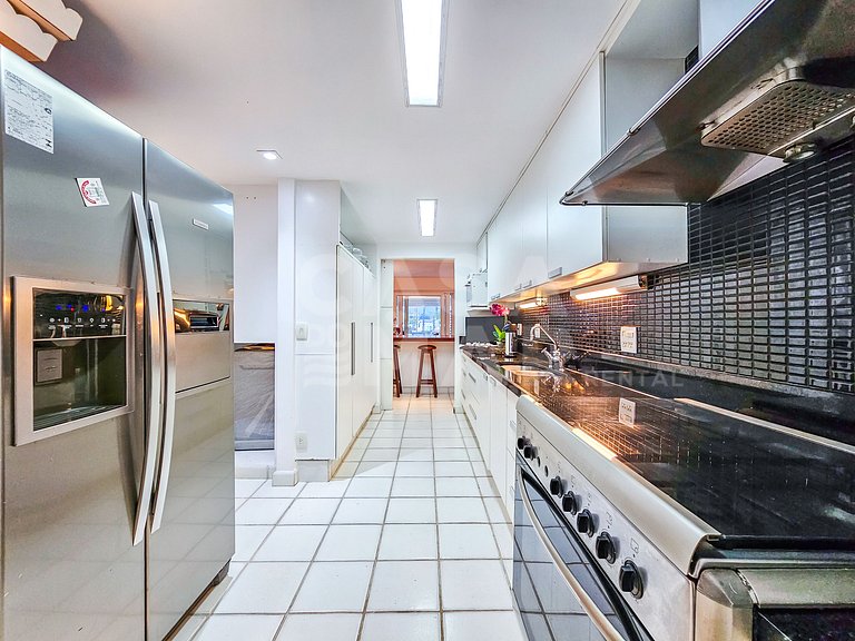 Linda casa com 6 suítes, em condomínio