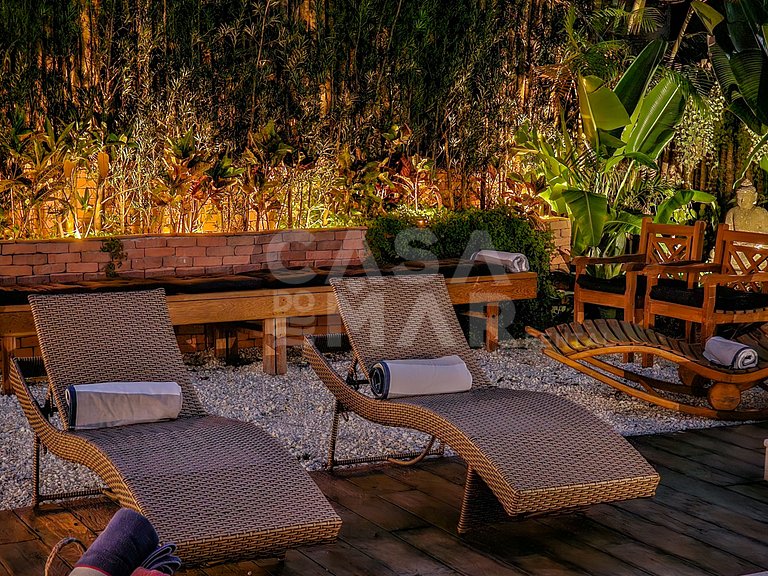 Beautiful house with 5 bedrooms, in a condominium