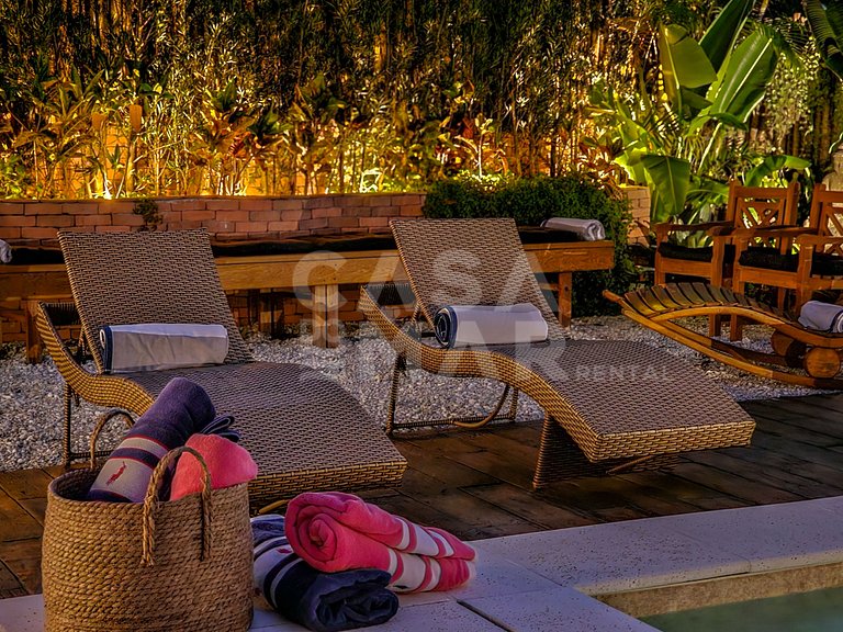 Beautiful house with 5 bedrooms, in a condominium