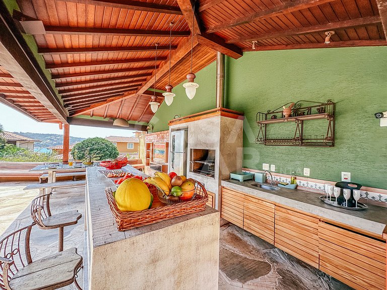 Linda casa com cinco suítes, na Ferradura