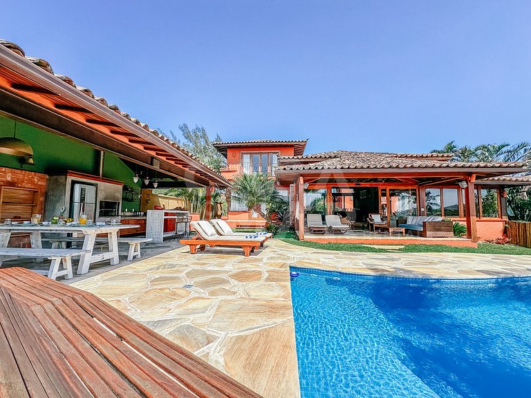 Linda casa com cinco suítes, na Ferradura