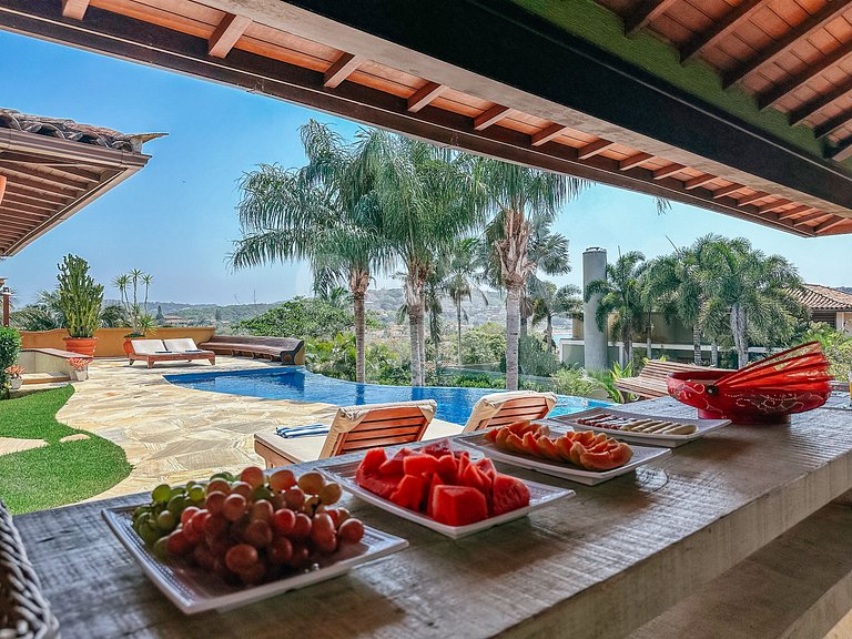 Linda casa com cinco suítes, na Ferradura
