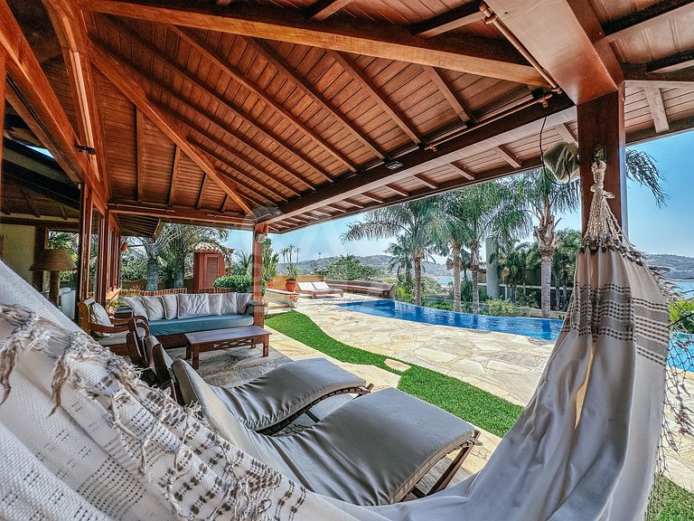 Linda casa com cinco suítes, na Ferradura
