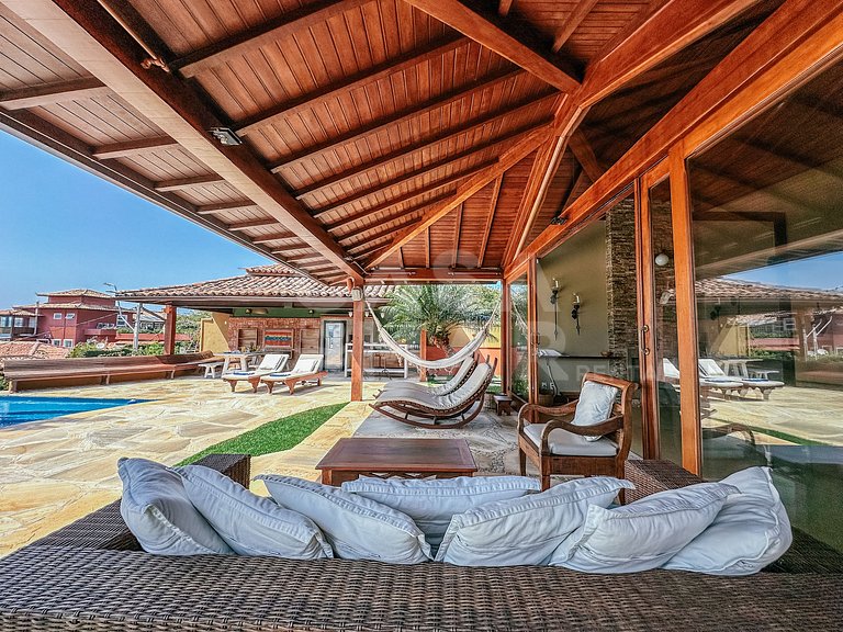 Linda casa com cinco suítes, na Ferradura