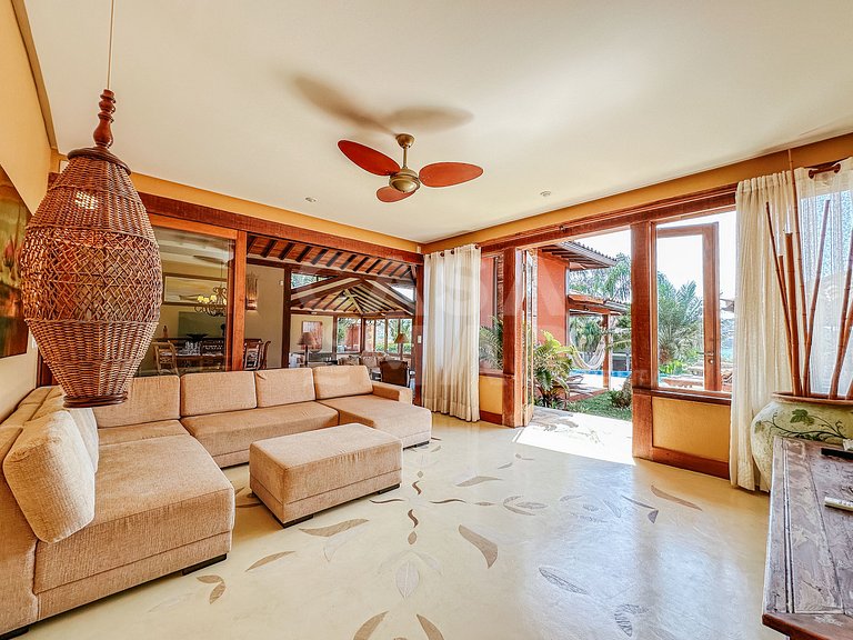 Linda casa com cinco suítes, na Ferradura
