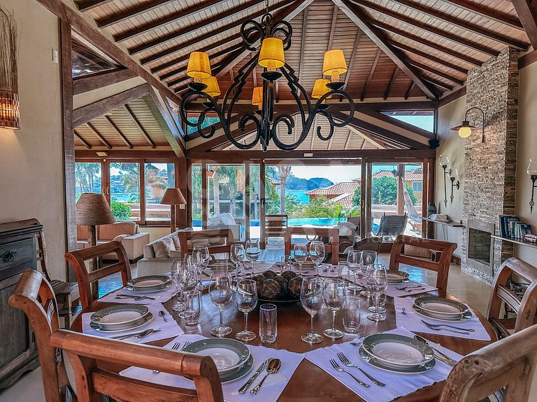 Linda casa com cinco suítes, na Ferradura