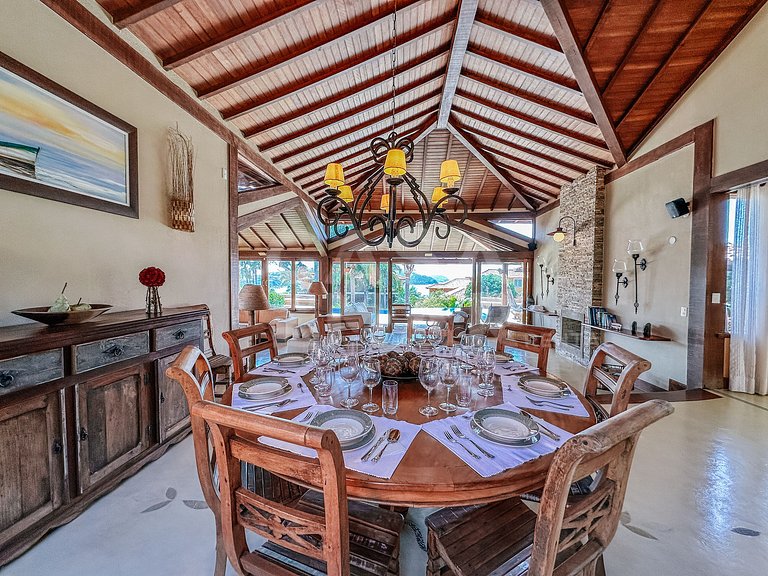 Linda casa com cinco suítes, na Ferradura