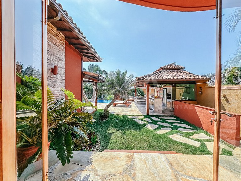 Linda casa com cinco suítes, na Ferradura
