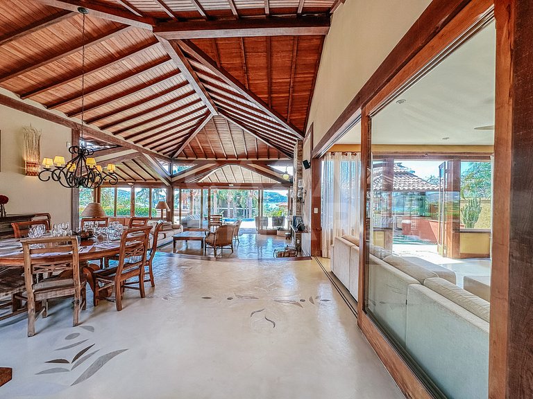 Linda casa com cinco suítes, na Ferradura