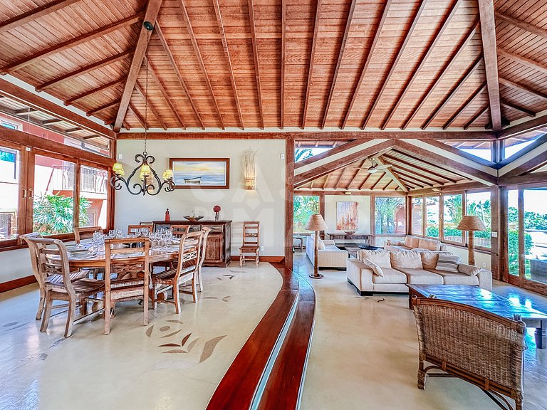 Linda casa com cinco suítes, na Ferradura