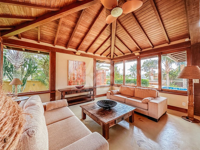 Linda casa com cinco suítes, na Ferradura