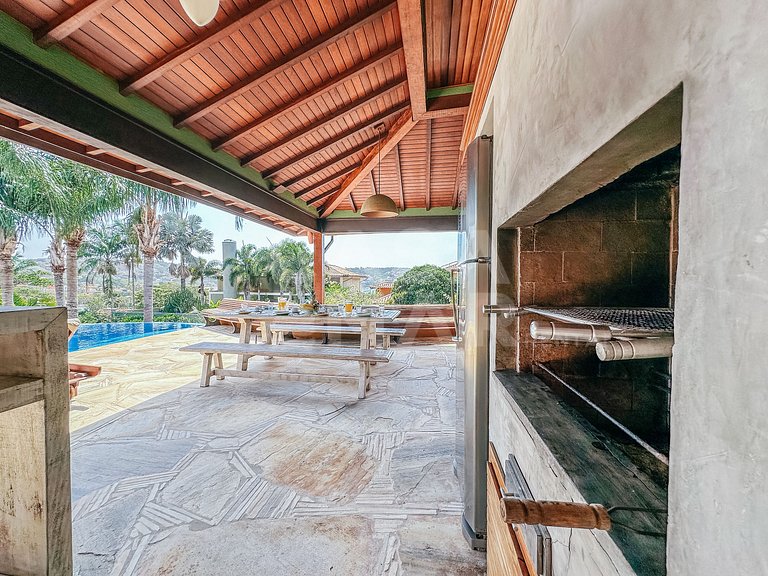 Linda casa com cinco suítes, na Ferradura