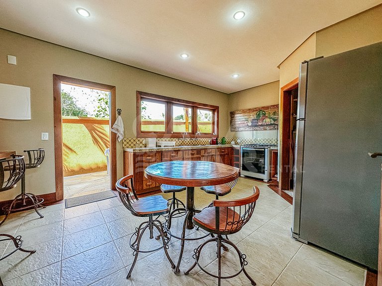 Linda casa com cinco suítes, na Ferradura