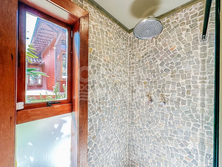 Linda casa com cinco suítes, na Ferradura