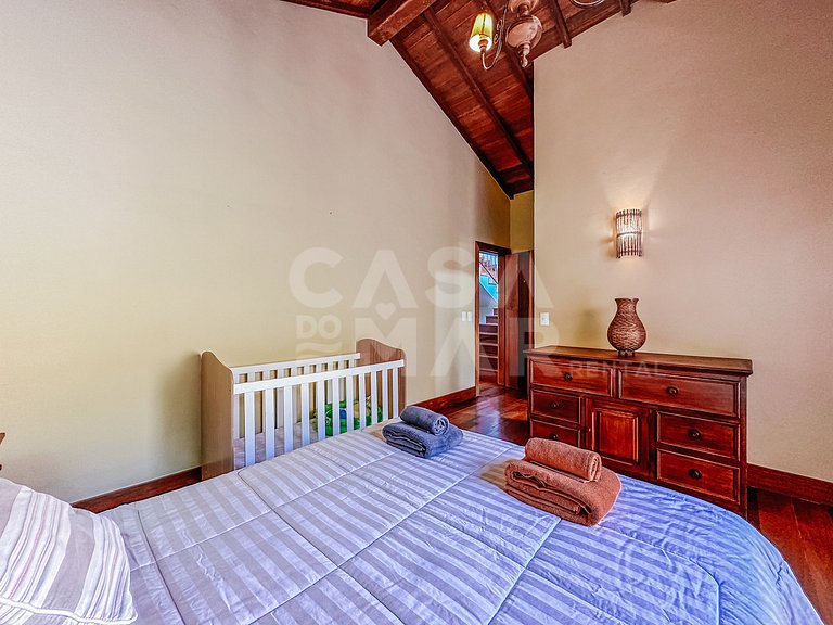 Linda casa com cinco suítes, na Ferradura