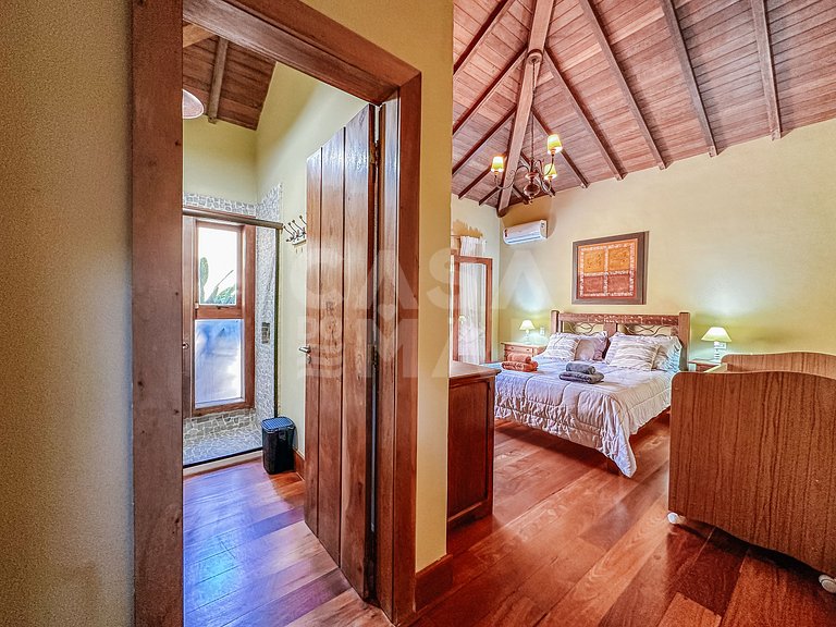 Linda casa com cinco suítes, na Ferradura