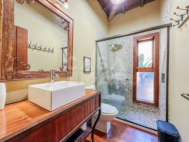 Linda casa com cinco suítes, na Ferradura