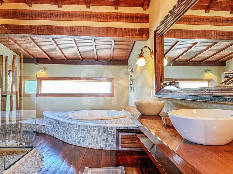 Linda casa com cinco suítes, na Ferradura
