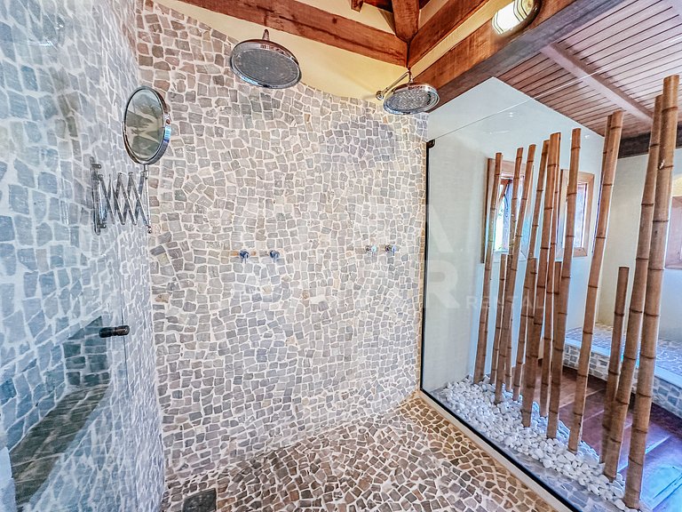 Linda casa com cinco suítes, na Ferradura
