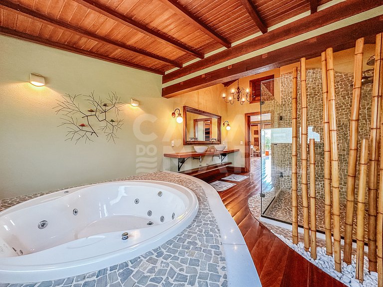 Linda casa com cinco suítes, na Ferradura