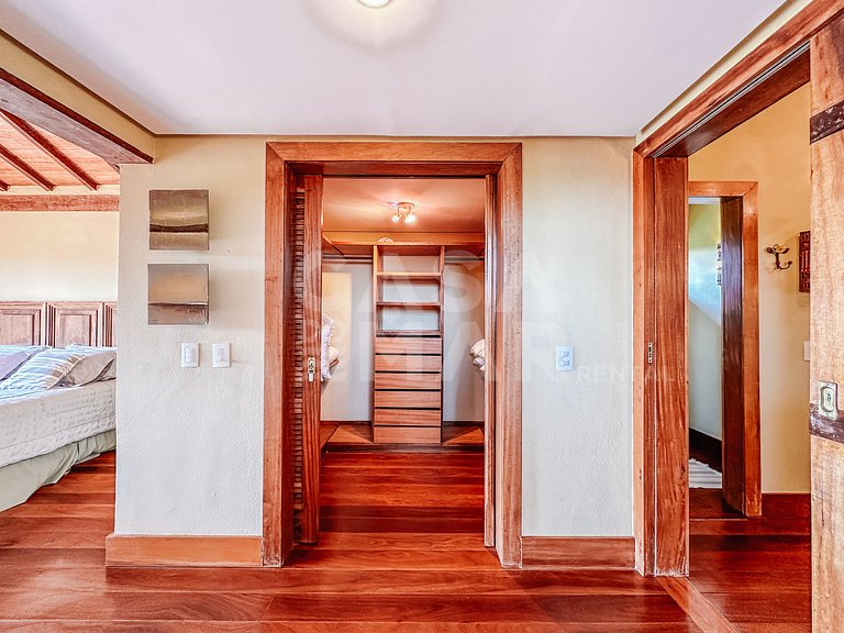 Linda casa com cinco suítes, na Ferradura